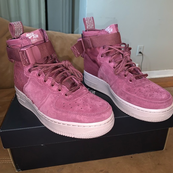 Nike Shoes - Nike Air Force One